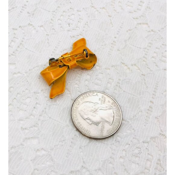 Vintage Yellow Enamel Bow Shaped Pin Brooch With Clasp Closure - Picture 3 of 5